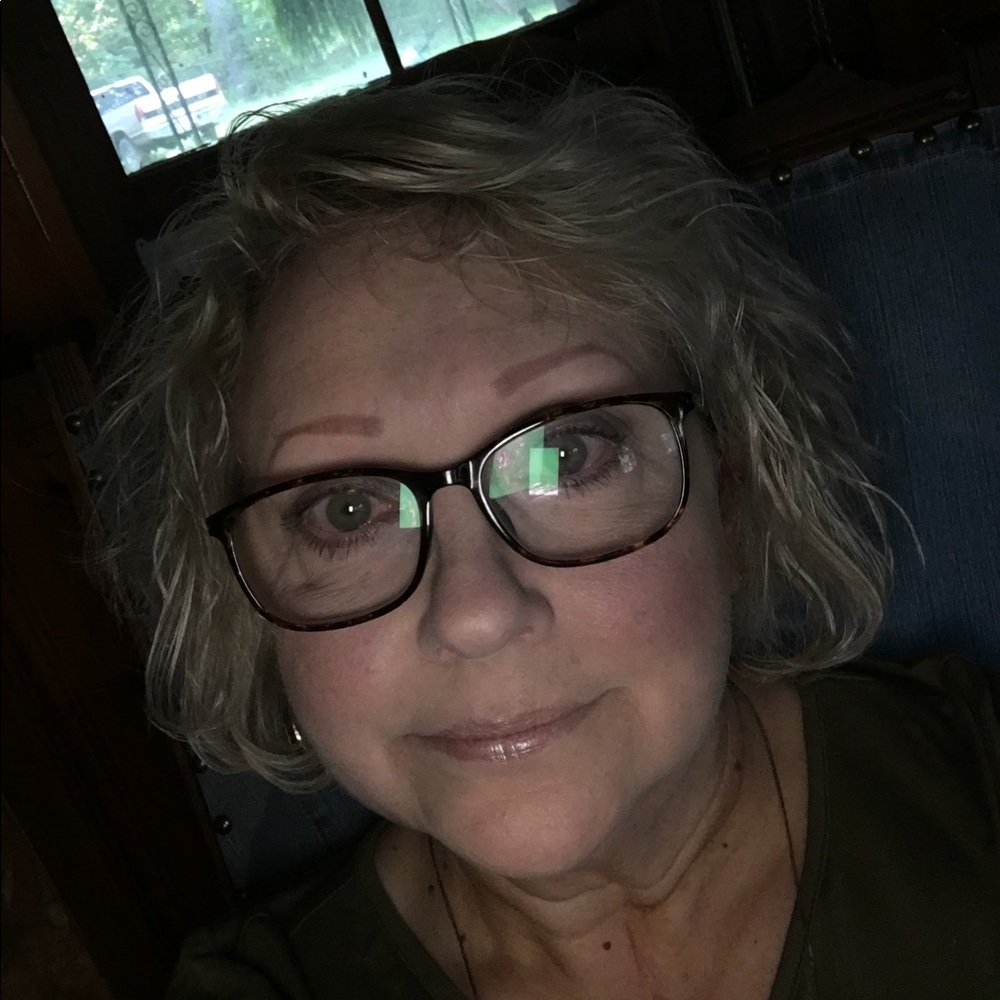 Meet your Posher, Julia
